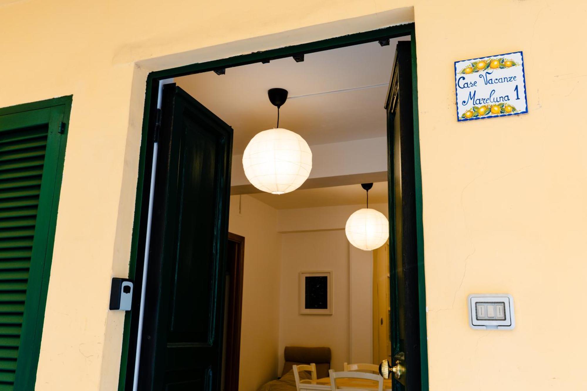 Mare Luna - Appartamento Nel Centro Storico Di Salerno Bagian luar foto